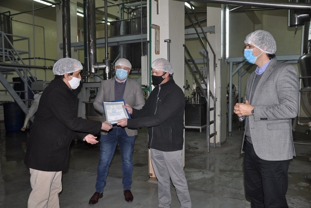 gobdecordoba's tweet photo. La firmas #Focseed y #Telián accedieron a la #PromociónIndustrial.👏 Ambas empresas de Río Cuarto recibirán beneficios impositivos y subsidios por trabajador.💰 La iniciativa busca promover la competitividad e innovación.💡 Conocé más: https://t.co/hvIe81eB2p https://t.co/f7V4FmTqw7