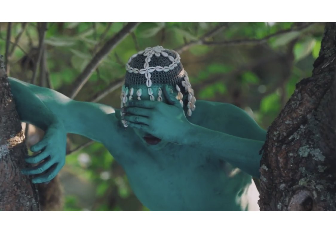 lafalaisedionn's tweet photo. Mes ancêtres sont fières ce soir. 
Deuxième projet avec @Beyonce . Je découvre mes pièces dans trois clips différents pour le Projet Black is King. Je suis honorée, heureuse. 
We did it again 😭😭❤️❤️ https://t.co/zgvCqkukbS