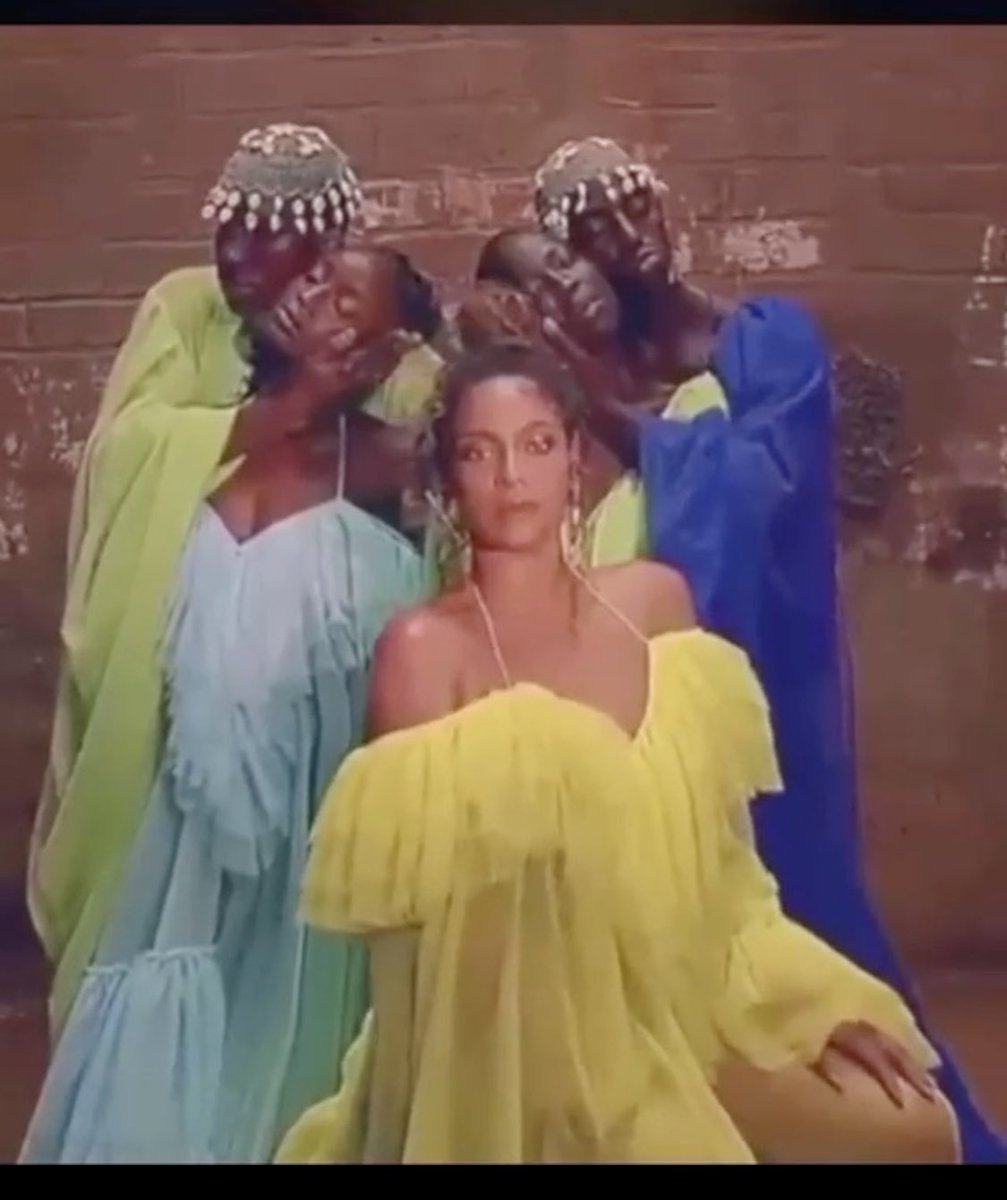 lafalaisedionn's tweet photo. Mes ancêtres sont fières ce soir. 
Deuxième projet avec @Beyonce . Je découvre mes pièces dans trois clips différents pour le Projet Black is King. Je suis honorée, heureuse. 
We did it again 😭😭❤️❤️ https://t.co/zgvCqkukbS