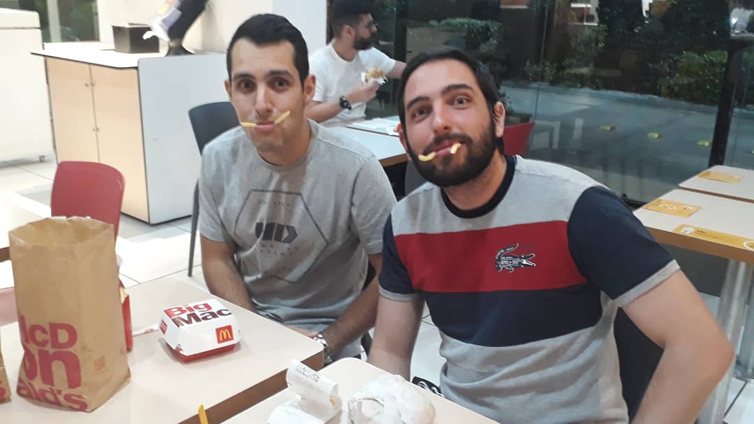 BrunoMouratobr's tweet photo. #tbtback do dia que "sequestrei" esse cara do trabalho pra comer um "Mc Donald" e bater um papo, pois queria reconhecer de alguma forma o quanto sou grato pela amizade dele. #tmj
#lifestreaming #gamercristao #cristãogeek #jogoseletronicos https://t.co/K3Vy1rstBO