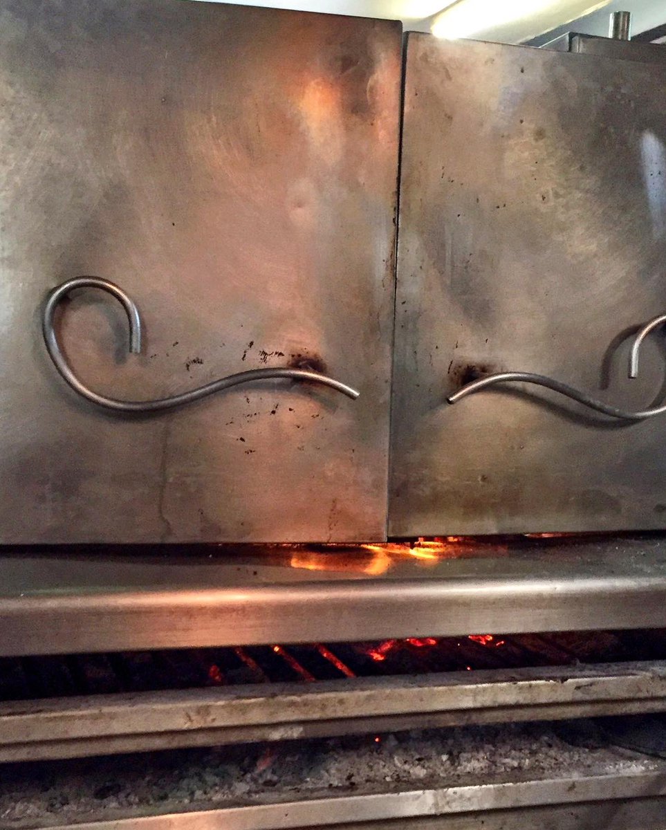 Felices 20 años al gran templo de la cocina de la baja en #Ensenada hoy #Manzanilla está de manteles largos. Felicidades a <a href="/benitoysolange/">Benito Molina Dubost</a>