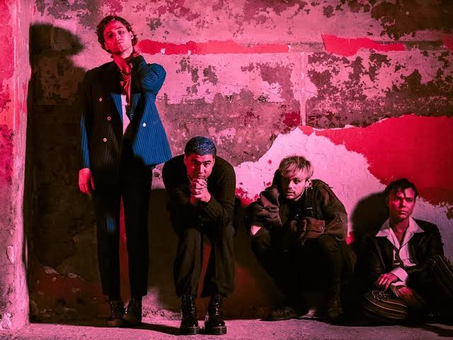 moonxlightjoon's tweet image. If you see this reply with #5sosworlddomination!! ❤️