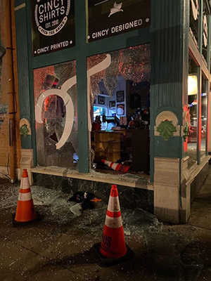 sanmar_corp's tweet photo. Cincy Shirts was getting ready to reopen their storefront when they discovered looters had broken their windows and stolen their merchandise.
Find out how they responded on #CanvasForGood.
https://t.co/muuI6JxZh9 https://t.co/4JWcd2Zh1u