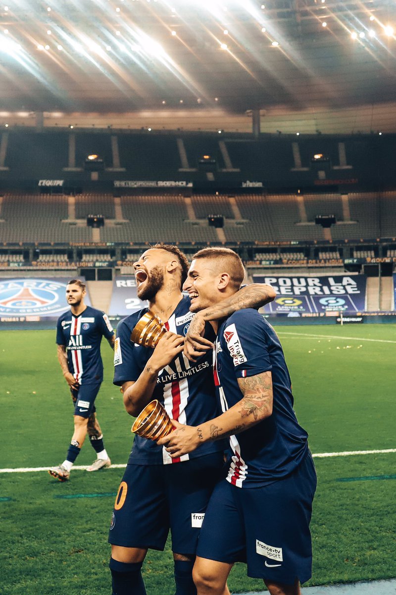 CoupeLigueBKT's tweet photo. Bromance bis 🤪🤪

#PSGOL https://t.co/1cQ0kqU1YR