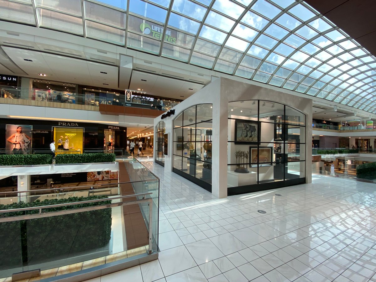 offthewallone's tweet photo. Meet our beautiful new sister #artgallery - The brand new light and airy "L’Atelier Off The Wall" is ready!
Located in Galleria One, Level 1 – Suite K102B
Across from Prada and Ferragamo @HoustonGalleria
#offthewallgallery #art #houston #atelieroffthewall https://t.co/mI8mrIKQsu
