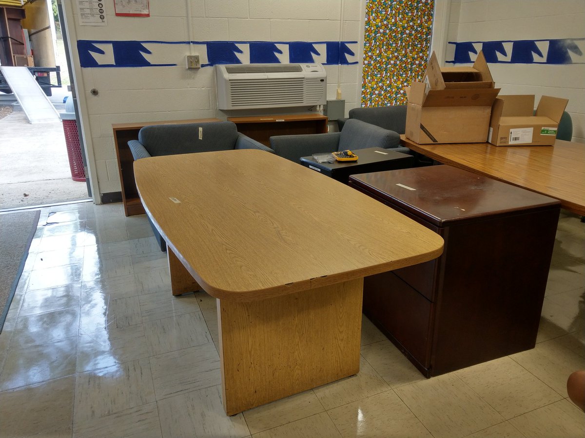 HMSIndian's tweet photo. @HMSIndians We would like to send out a huge shout out to Mr. Steve White, Ms. Aimee White's husband, for donating incredibly useful furniture to HMS! Thank you, Steve! #HMSindians #inyourcorner #ccsdtn #levelup https://t.co/ratNORAJgI