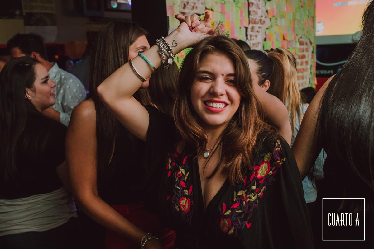 CuartoAbar's tweet image. 😢 ¿Te acordás cuando bailabamos así? #CuarentenaVete