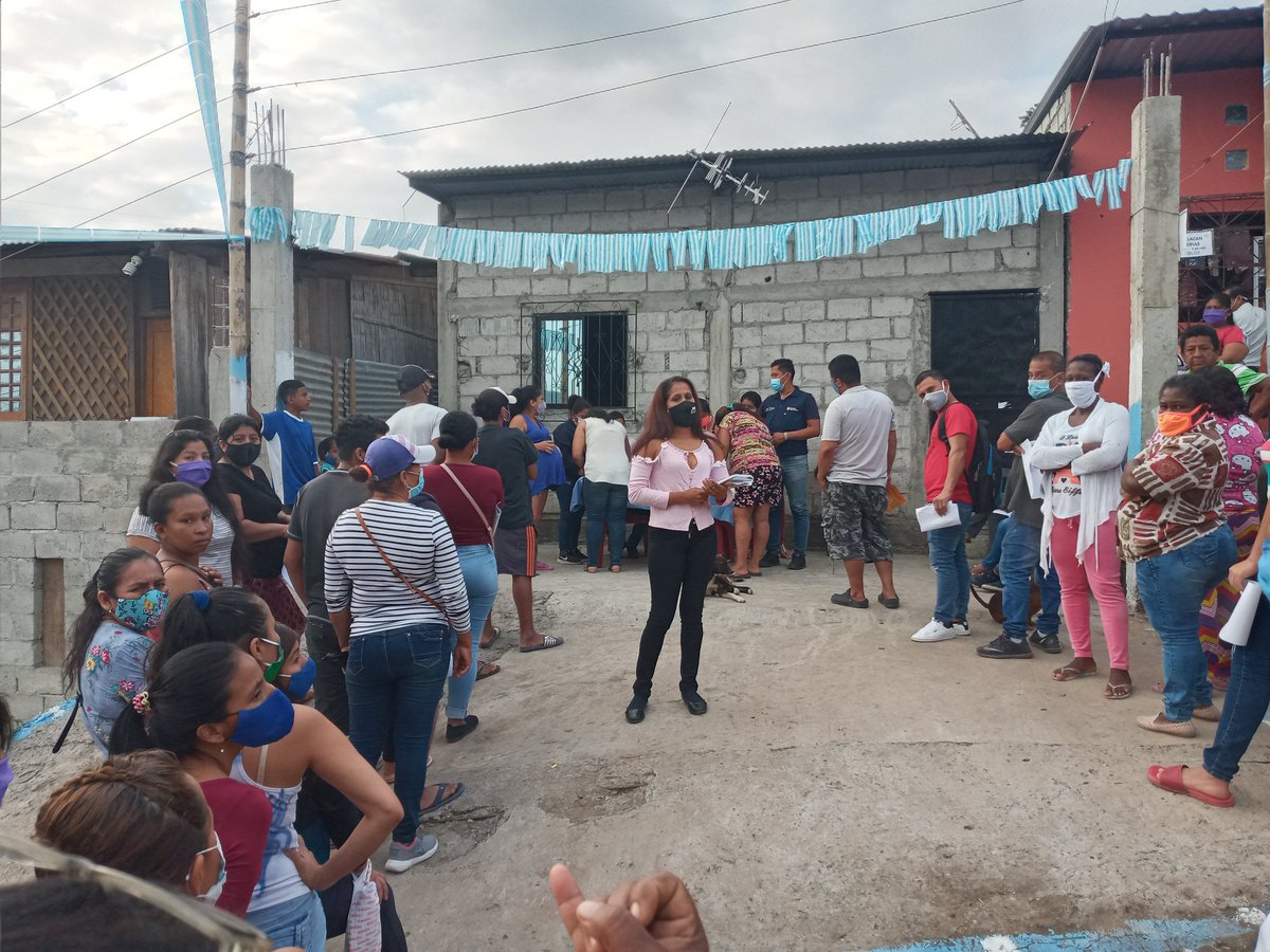 colinupros's tweet photo. Agradecemos a los Técnicos en Salud @karlatorrescort @DANNYCHOEZM quiénes nos ayudan siempre en el tema de organización comunitaria del comité  @colinupros

#ActivacionComunitaria https://t.co/x8sD76VMWN