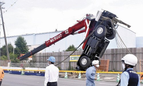 事故 今日 車 クレーン