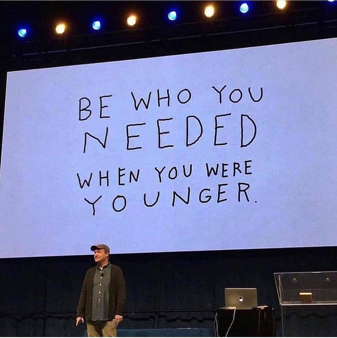 5ème règle : soyez ouverts aux autresEn plus de tout ce que j'ai dit précédemment, n'oubliez pas que vous n'êtes qu'une composante infime de la société française, qui est elle-même une minuscule partie de l'humanité. Par conséquent, soyez ce dont votre enfance s'est inspirée.