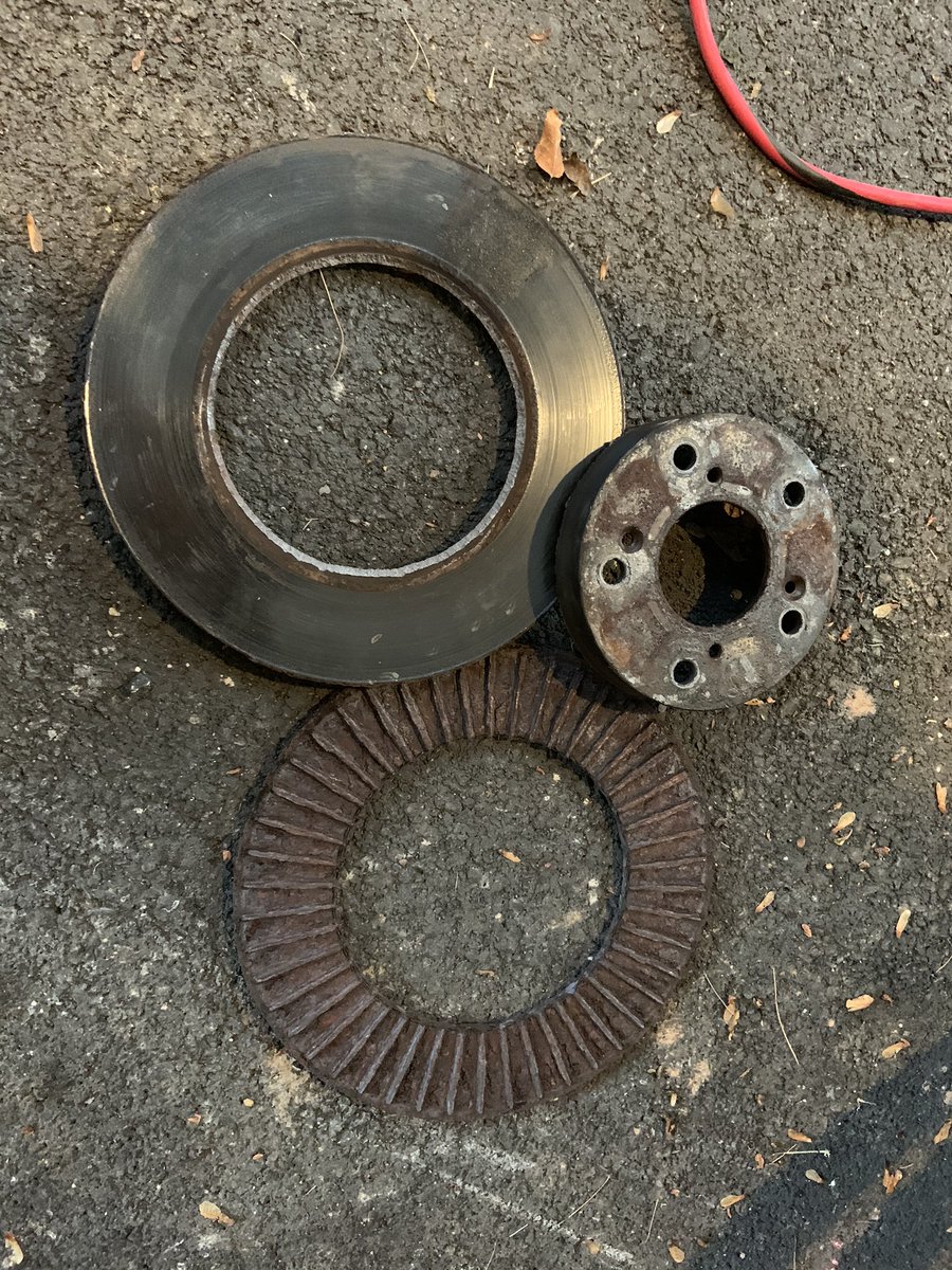 jasonmasuda's tweet image. I don’t think this is supposed to be the way rotors are supposed to look. #saltyroads #Halifax