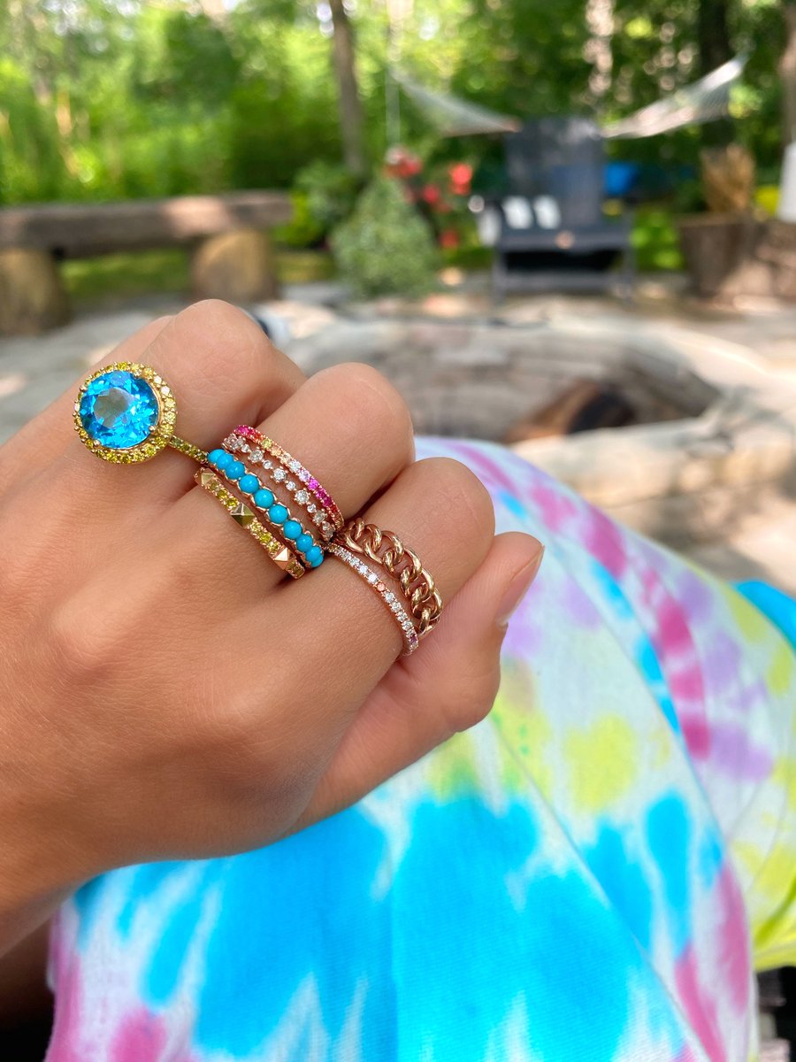 steviewrenstyle's tweet photo. Keeping it 𝙨𝙪𝙥𝙚𝙧 casual tonight at the bonfire  🌈 happy Friday everyone
#highjewelry #jewelrylover #hautejoaillerie #coloredgemstones #showmeyourrings #ringsoftheday #jotd #turquoiserings #cocktailring  #bluetopazring #yellowdiamondring #wearwhatyoulove #shopsmallbusiness https://t.co/2eAppP4mDY