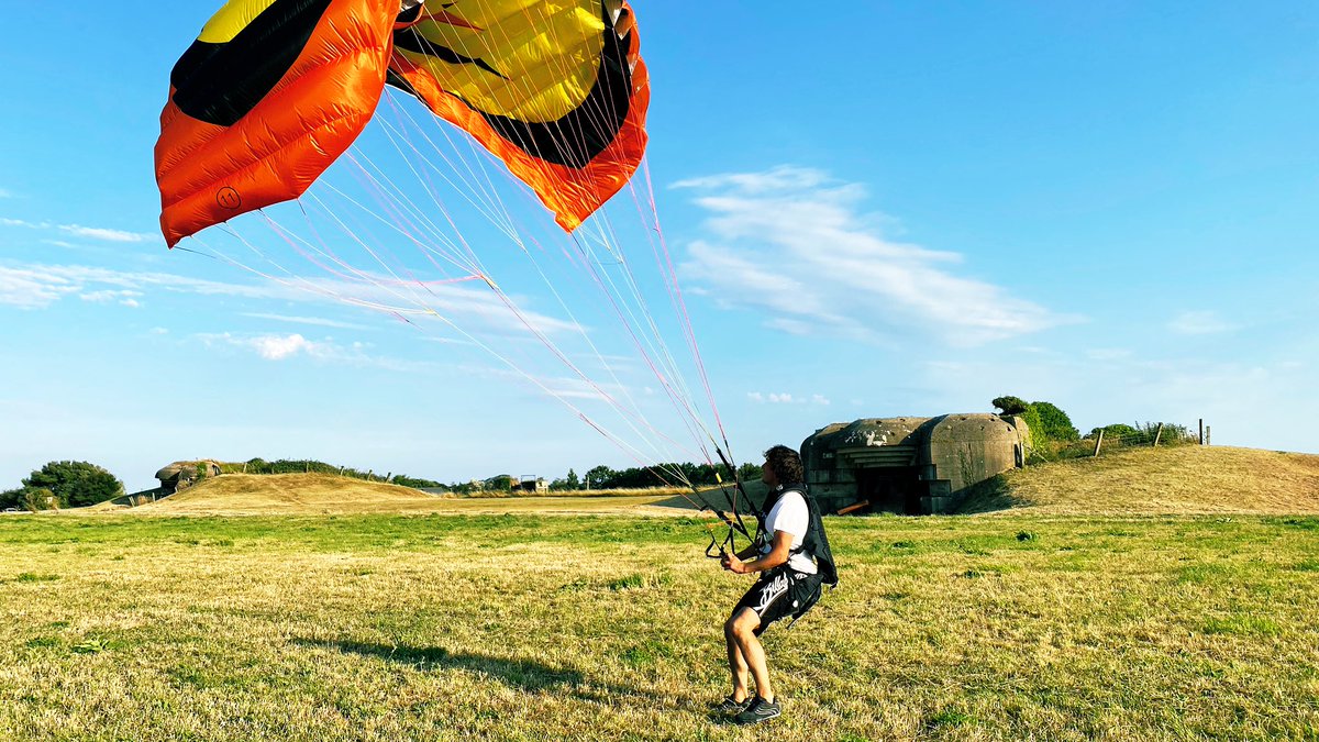 JohnnyMercerUK's tweet image. The Batterie de Longues-sur-Mer was captured by the Devonshire Regiment on D-Day +1.. Bit of history and learning new skills en Normandie! #paramotoring