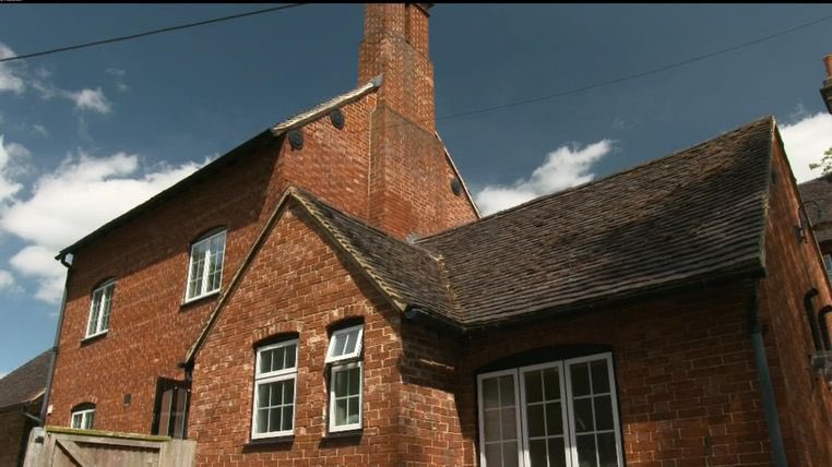 aka_hs2's tweet photo. SIMPLY DISGUSTING - Couple lose seven-year fight against HS2 as 17th century home to be demolished
https://t.co/Sn1JruktdX https://t.co/WNeDhbXcPx