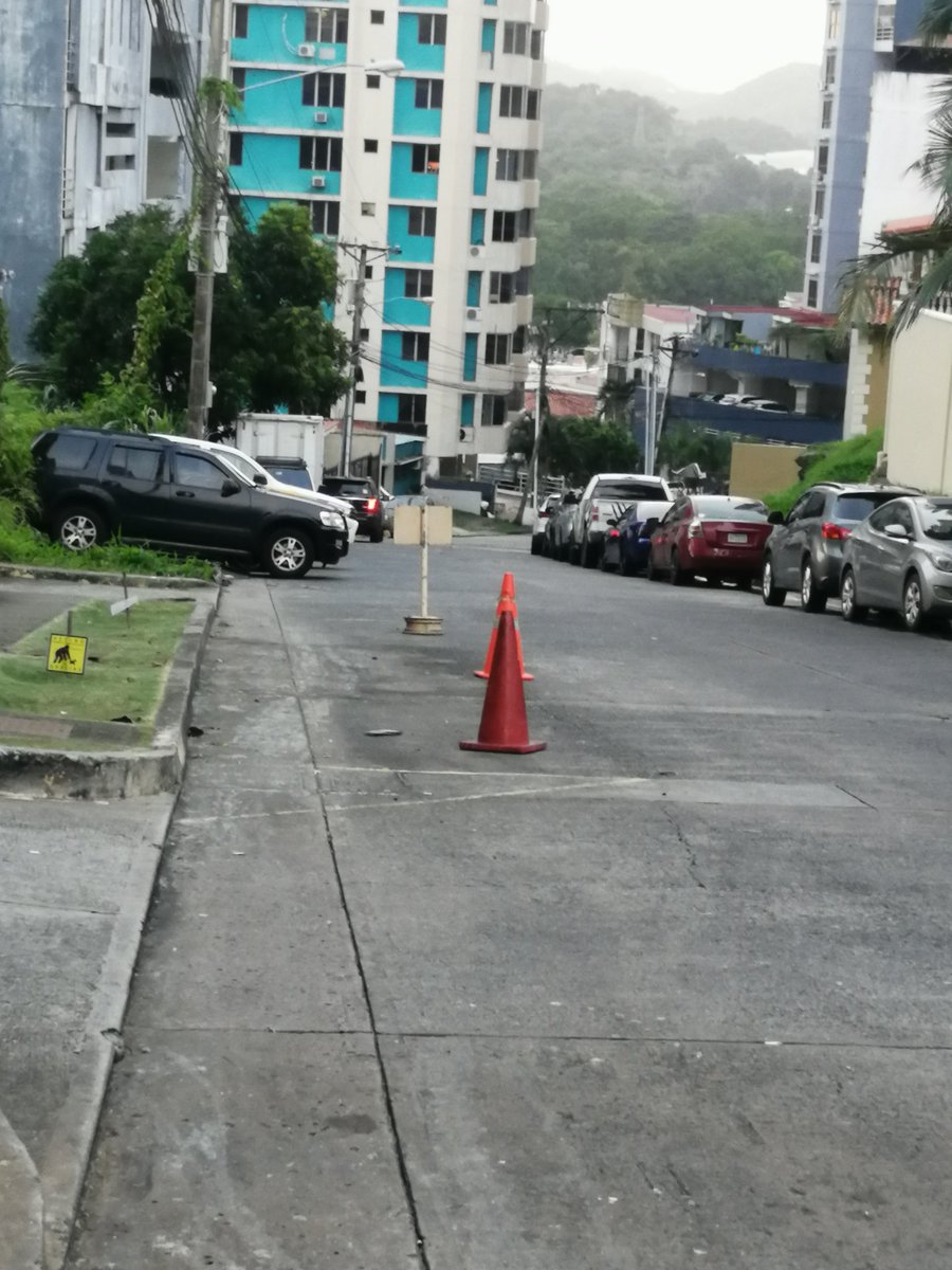 Desde cuando los Ph tienen la autoridad de poner conos para que no se estacionen, quien les dió ese poder.