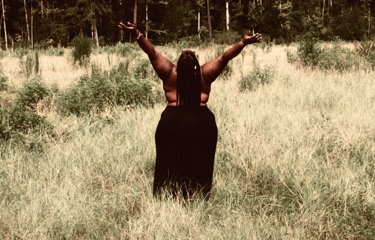 Tripl3Nipple's tweet photo. Did you get your Vitamin D today? #bigfinefriday #bbw #letthemtittiesbreathe #thickwomen #curvywomen #ihatebras #free #nature https://t.co/cKvtyXUNCp
