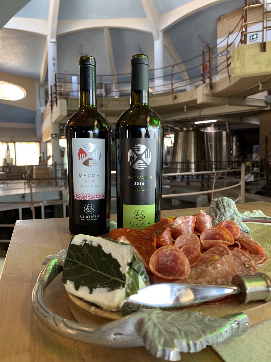 Un gran honor compartir nuestros vinos en cata virtual con 86 miembros del <a href="/colegiocpmexico/">Colegio de Contadores Públicos de México</a> 
Cata virtual con maridaje de quesos y embutidos 100% mexicanos.
!Muchas gracias por la confianza! 
#Eventoscolegio2020 #vinomexicano