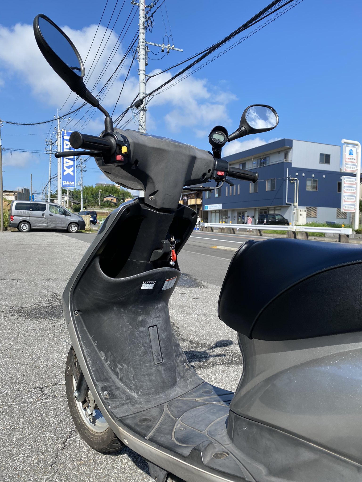 تويتر タナックス営業部 微公式 على تويتر 今日はこのスクーターをプロ艶して モトフィズの便利グッズを使って通勤快適及びミニツーリング仕様にしたいと思います 高校時代は原チャリ小僧 原チャリで千葉 奥多摩にツーリング 高校時代に免許取って停学