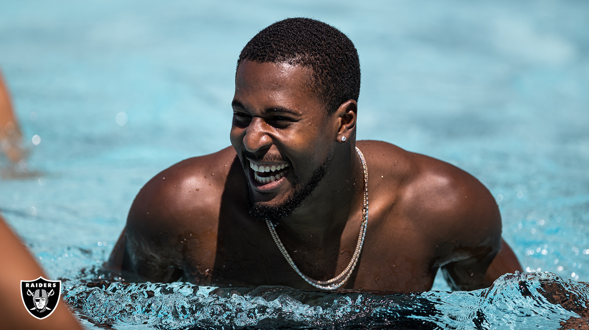 Raiders's tweet photo. How we beat the Vegas heat 🌡️

📸 » https://t.co/fzC5uvcqmn https://t.co/JjalQZyxuV