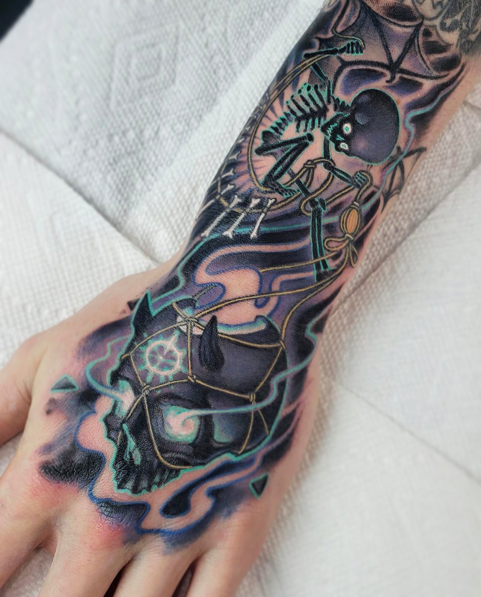 Spooky skulls and skeletons! 💀