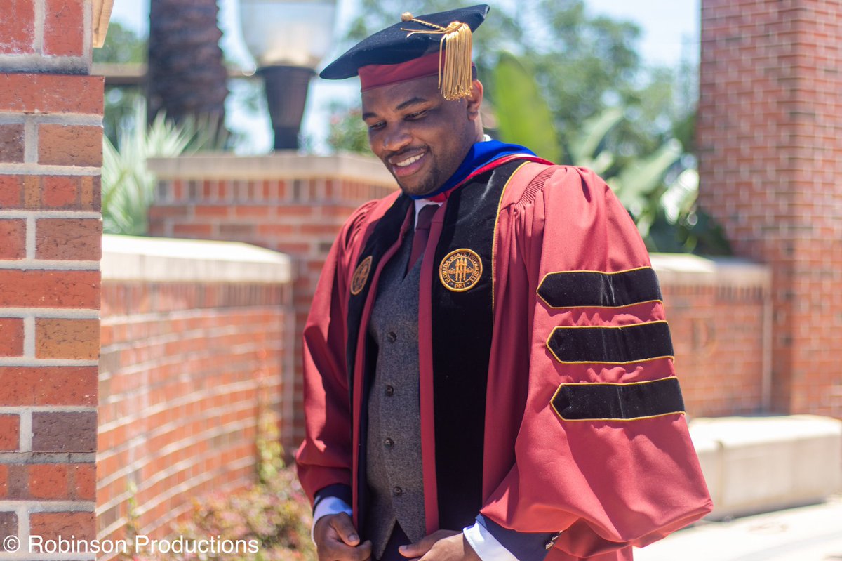 dingankosi's tweet photo. Mama I made it
(PhD)!!!! Thank you all family and friends for your support. If you got a dream, give It life and relentlessly pursue it. I am a witness and  am on to my next. #FSU20 #Nolegrad #dreams #Relentless #Commencementday https://t.co/TF5L1re3gD