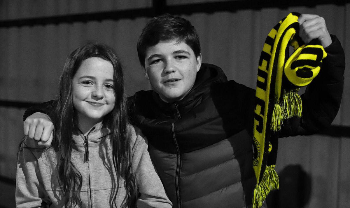 Official_BeesSF's tweet photo. Wow 😂 the difference of me and Mia in 6 years first picture 2020 Second 2014 😂 always loved going to football together ❤️⚽️ https://t.co/Qg0Q6pzNqB