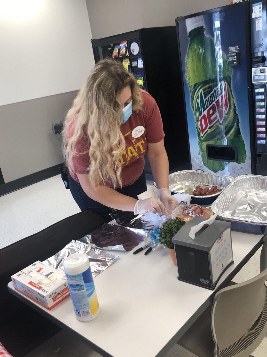 Q2 recognition event was a hit with the team! 🎯We grilled out (COVID friendly- our ETL team wrapped/packaged all🌭 &amp; 🍔!) Our grill masters even donned the white coats! 
#targetteam #target #recognition <a href="/alexa_triplett/">Alexa Baker</a> <a href="/natelane39/">Nate Lane</a>