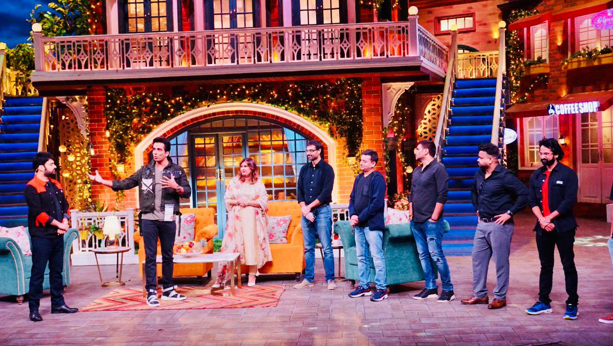 kkmookhey's tweet photo. Hey folks, do watch #TheKapilSharmaShow tonight (1st Aug) at 9:30pm on @SonyTV featuring the one and only @SonuSood and the downright hilarious @KapilSharmaK9. If you watch closely, you might catch a glimpse of someone else you know. https://t.co/P2dcJq0BVX