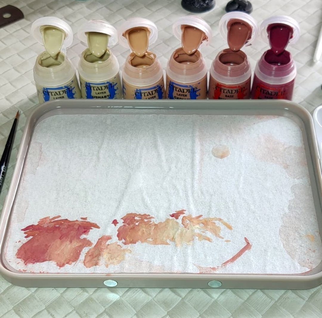 MarkusKendrick's tweet photo. I know I've been very slack maintaining the Twitter page 😩 I don't see much point being active on social media in general while I can't work but I know I should. On a brighter note, the weather is perfect to stay inside and paint this miniature. So there's that. https://t.co/dqWzRKnQVM