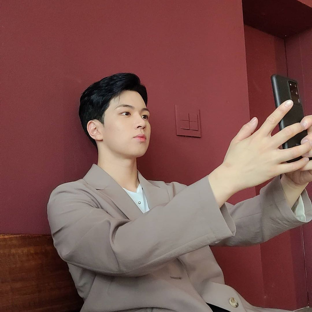uhmericano's tweet photo. hweseung ig update
#유회승 #엔플라잉 

eng° photo

#NFlying #YooHweseung #ThisIs #APhoto  #ItsAPhotoIfYouLookItFromTheSideOrTheFront #Tonight #ImDoing #Live #TheFirstTime #ForHweverySing #WhoCameToSeeItAre #Angels #BackwardsIs #FourThousand #IWantToEatSiChuanJjajang https://t.co/swOhGvfDLu