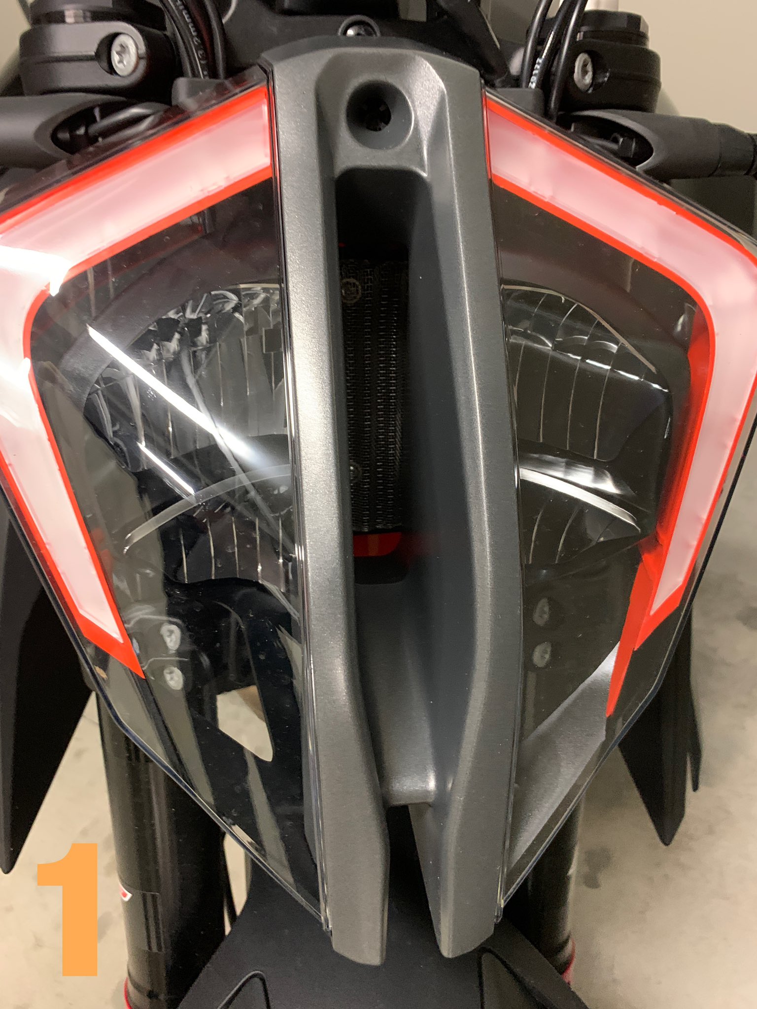 ヘッドライト KTM 用 890 DUKE R ヘッドライト KTM 用 890 DUKE R