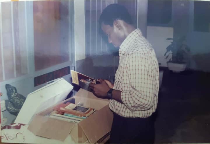 kevin_annan's tweet photo. My first box of books came from Challenge Enterprises' Mrs. Philips and then later 2 boxes from Hands For Christ, USA.
PIX: Yours truly examining books I took from the Tema Community Seven (7) Post Office...
#MakeRoom2020
#PersonalLeadership https://t.co/T7nuT4nogu