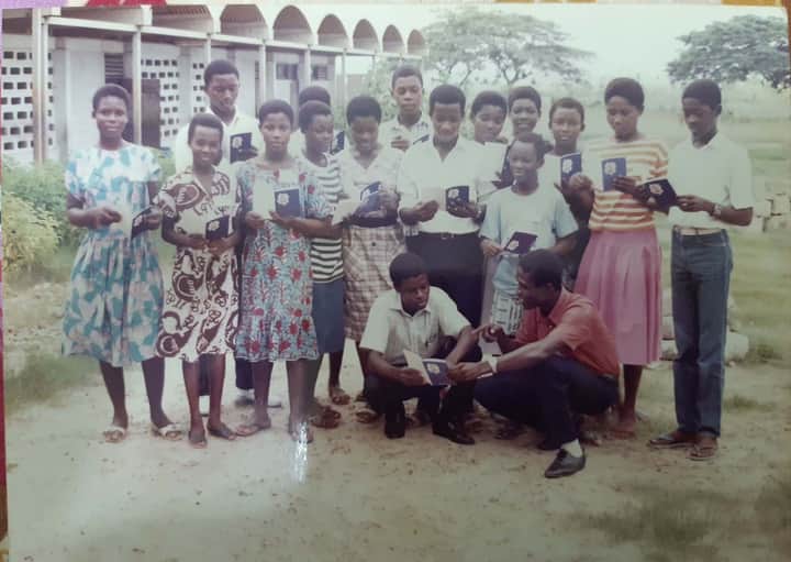 kevin_annan's tweet photo. My first box of books came from Challenge Enterprises' Mrs. Philips and then later 2 boxes from Hands For Christ, USA.
PIX: Yours truly examining books I took from the Tema Community Seven (7) Post Office...
#MakeRoom2020
#PersonalLeadership https://t.co/T7nuT4nogu