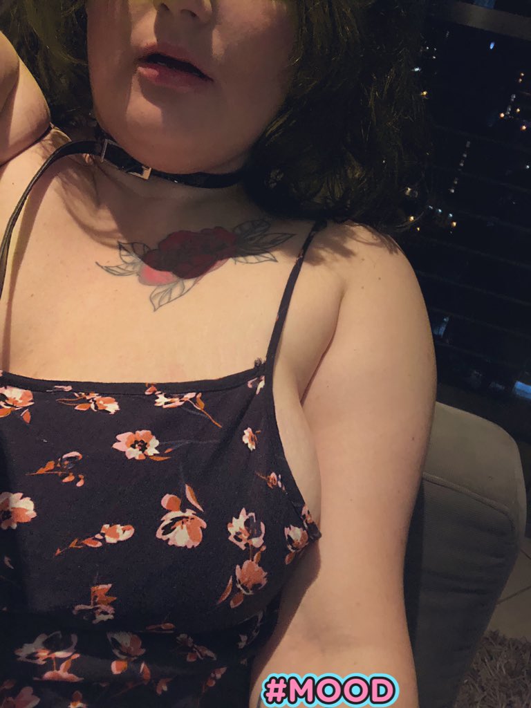 ZannyNips's tweet photo. Impromptu🤐 #Kitten🐱 💦#belt💎 #choker🆕 https://t.co/JqOH27KPwG