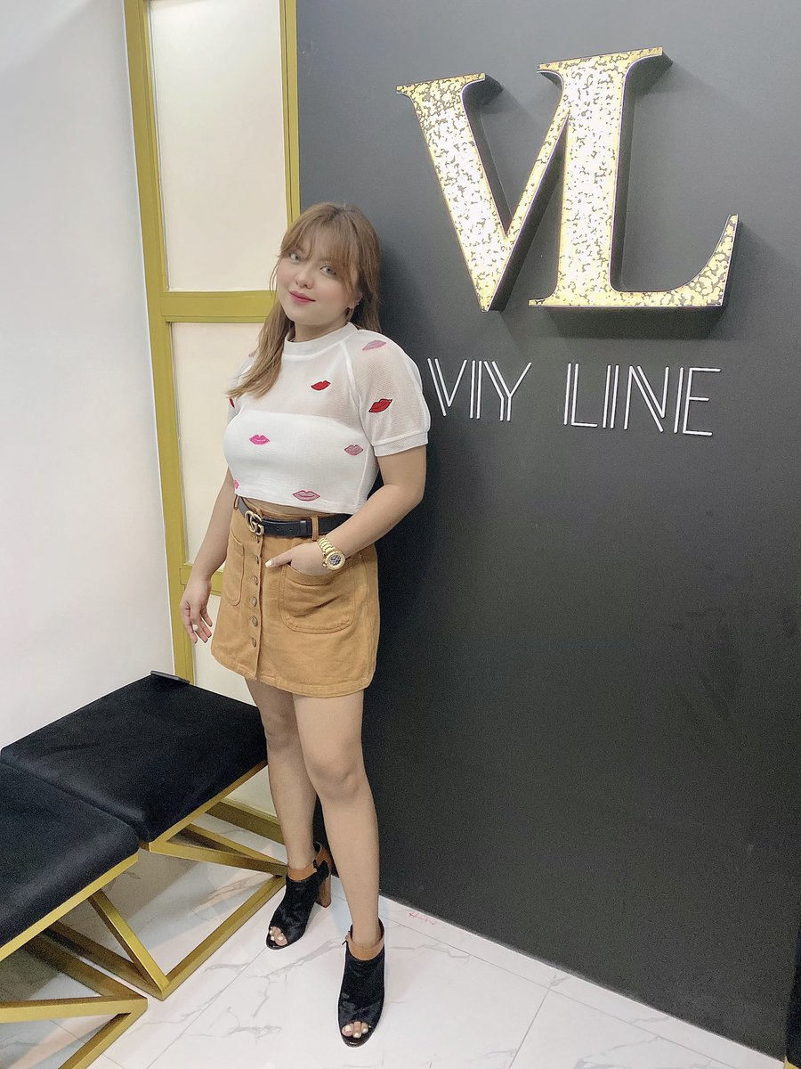 HiThisIsViy's tweet photo. bawi ako sa vlog mga viviys😍

work work work muna ❤️😘 https://t.co/BLxOlRznOR