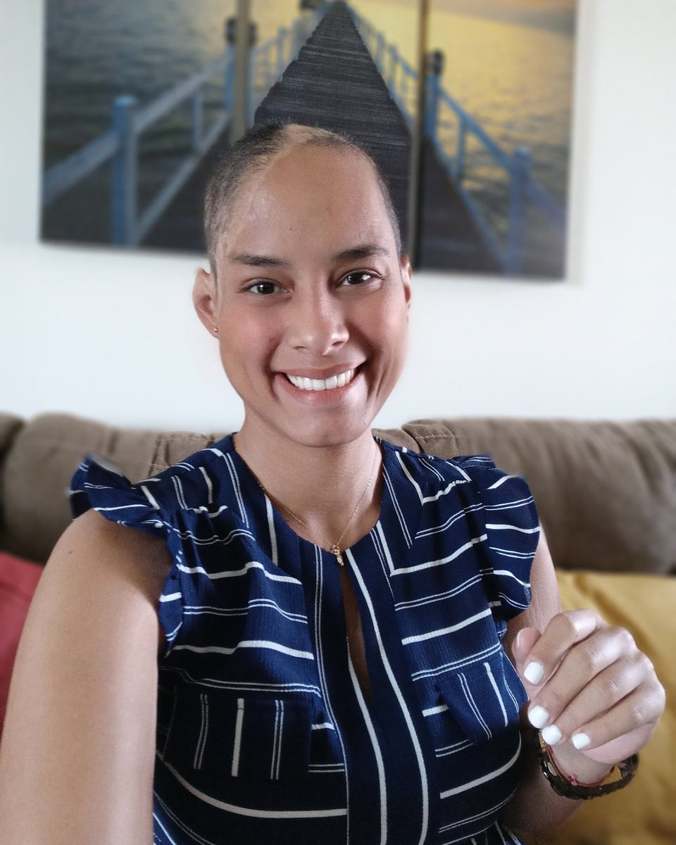 WadskierOriana's tweet photo. Tal vez yo no sea muy hermosa y tenga mil cicatrices, pero las llevo con orgullo y dignidad porque estaba luchando por la libertad de mi Venezuela que tanto amo.

Cuán importante es ser bella físicamente?¿Necesito cabello para ser realmente hermosa? Los leo👇👇👇👇 https://t.co/hhGo0xTcK1