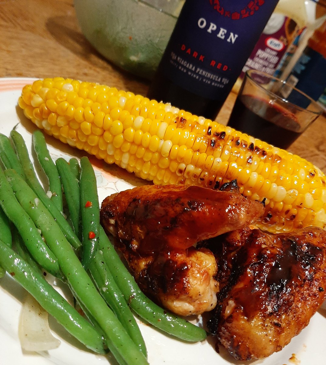 momma_luce's tweet photo. BBQ chicken wings , beans salad and of course #LocalCorn #Bbq #MessyFingersnFace https://t.co/wkA5midhim