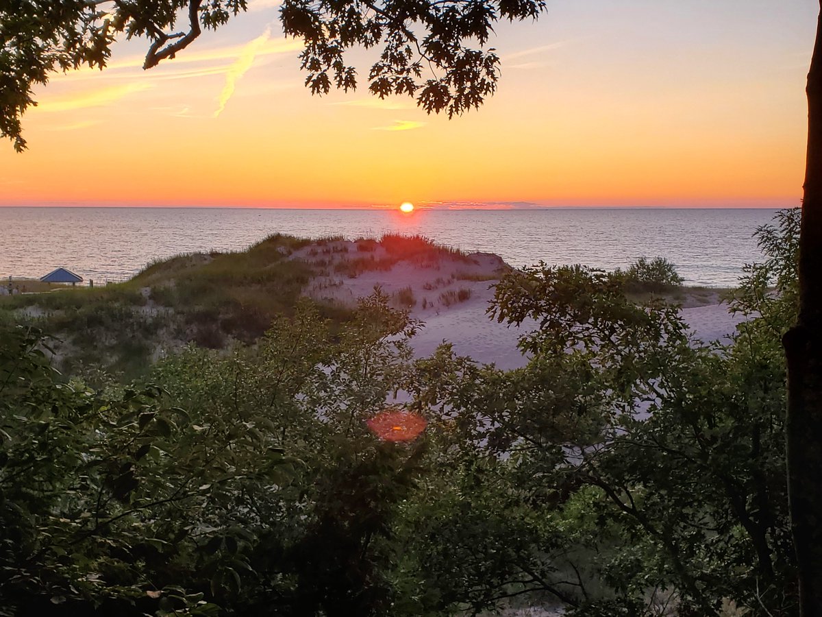 TheMarkMikeShow's tweet photo. This sunset is beautifully unique and will never be repeated, just like you https://t.co/aAhVmWHRAH