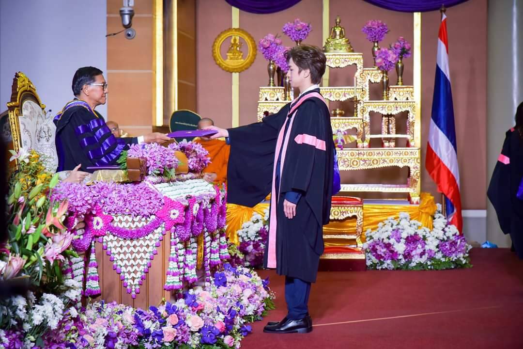 sunFLUKEr's tweet photo. The most overwhelming moment. You graduated with first class honor and again you make me proud to stan an intelligent humble angel like you. To bigger and higher achievements we go 👨🏽🎓📚
#IntelligentFluke #DailyDoseOfFluke https://t.co/7L5iUs8D8l