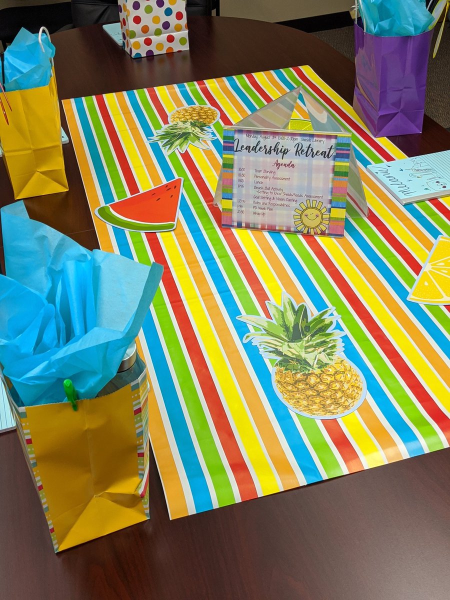 allysonlbell's tweet photo. I'm so ready for Monday to come! I'm looking forward to my first leadership retreat as Principal at Shields Elementary! #spreadingsunshine #choosinglemonade 🌞🍋🦩🍍 https://t.co/XEoERbmqxM
