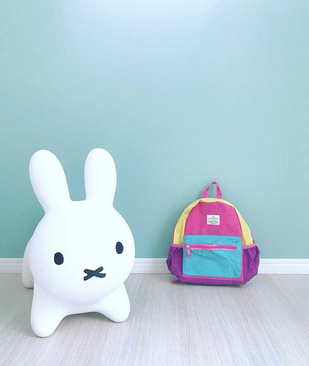 ゆいまま 派手になるのは嫌だけど アクセントクロスでティファニーブルーの壁紙めっちゃ可愛い 洗面台一面も可愛いけど さりげなくしたい場合はクローゼットの中とかにも良いかも