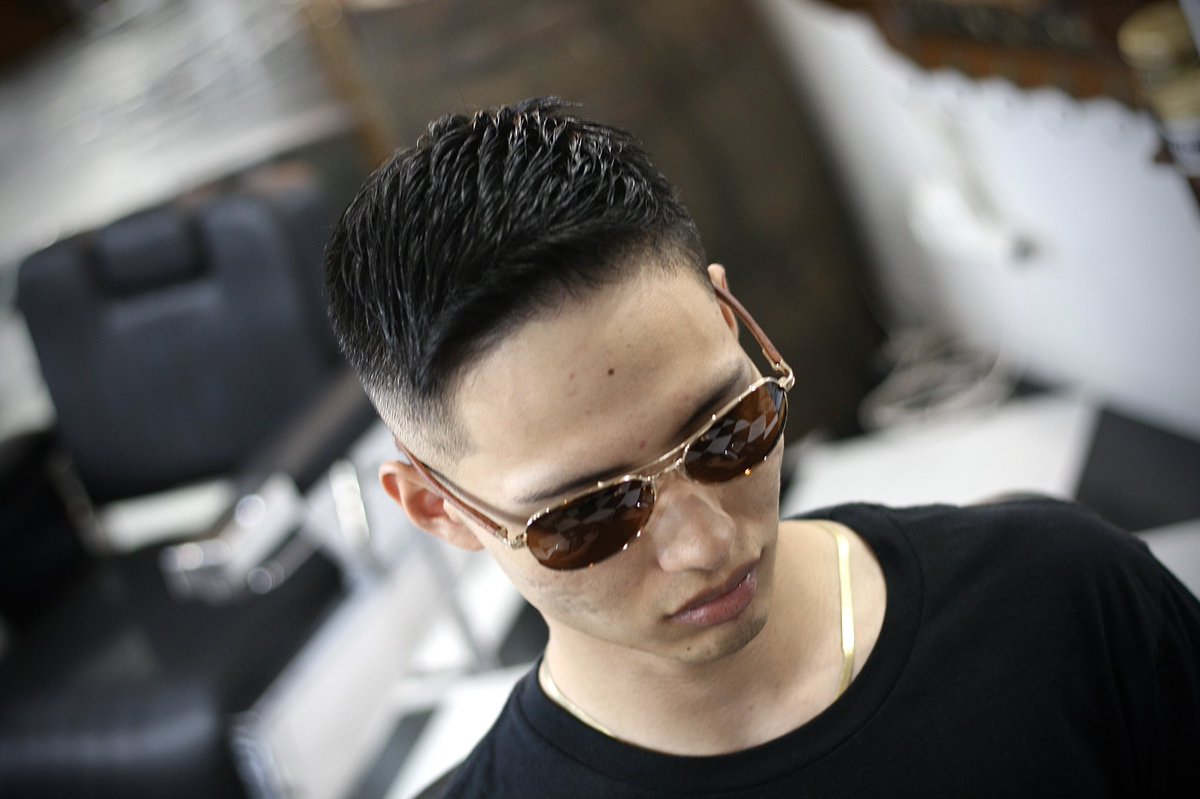 ザ バーバーショップ スピークイージー A Twitter 金沢市で スキンフェードカット や ポマード メンズカット のことは金沢駅から徒歩約10分 大人紳士の通うバーバー スピークイージー へ T Co 1k7wnq128r 金沢バーバー