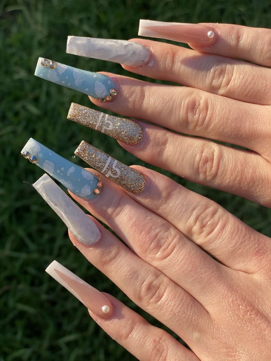 blurryfacelilly's tweet photo. #libranails https://t.co/77qZFeyxFW