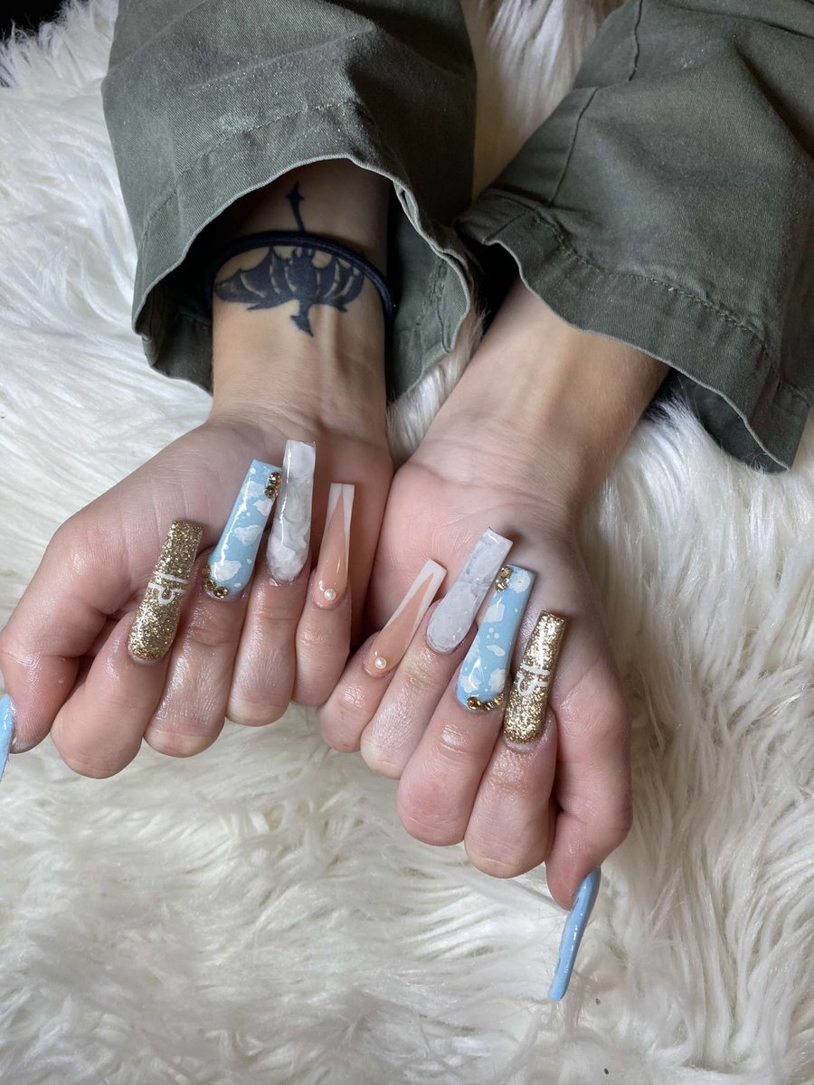 blurryfacelilly's tweet photo. #libranails https://t.co/77qZFeyxFW