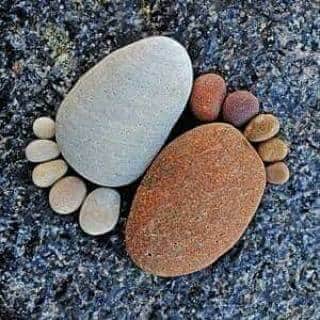 .

마음은 발이 없어서. . .

말로 표현해 주지 않으면. . .

그 사람 마음에 도착할 수 없다.

사랑하면
사랑한다.

고마우면
고맙다.

미안하면
미안하다 말해줘야 한다.

마음이 그 사람에게 전달 될수 있도록. . .

마음은 발이 없다.

                            ᆞ유지나

.