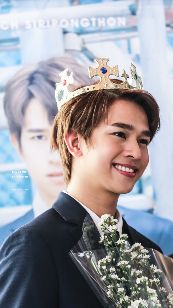 z33nunu's tweet photo. Graduated with first class honor and is now a postgraduate in Chula, he's good in sooo many ways despite having such a tight schedule! And the way he handles all the questions from interviewers or fans screams nothing but high IQ & EQ 🥰
#DailyDoseOfFluke
#IntelligentFluke https://t.co/jRe8Ulq5LI