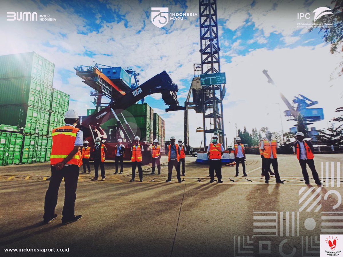 indonesiaport's tweet photo. Sayup gema Takbir masih berkumandang
Mentari pagi pun mulai merangkak benderang
Dengan makna Idul Qurban yang masih terngiang
Mengobarkan semangat menebar manfaat bagi banyak orang
Selamat Berakhir Pekan #PortLovers!
#BUMNUntukIndonesia
#WorldClassPort https://t.co/IoBtvf3oKB