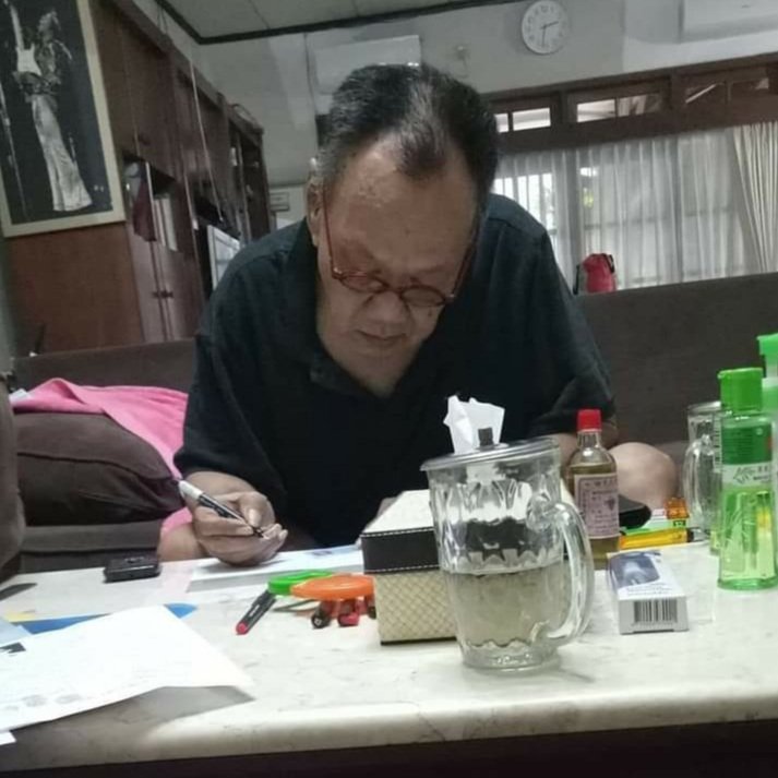 Idham_Darmawan's tweet photo. Sugeng tindak Gus... ilaa arwahi khususon KH. Wahid Hasyim (Gus Im) bin KH. A. Wahid Hasyim bin KH. Hasyim Asy'ari, lahul fatihah.. aamiin. https://t.co/Un3phmsy9l