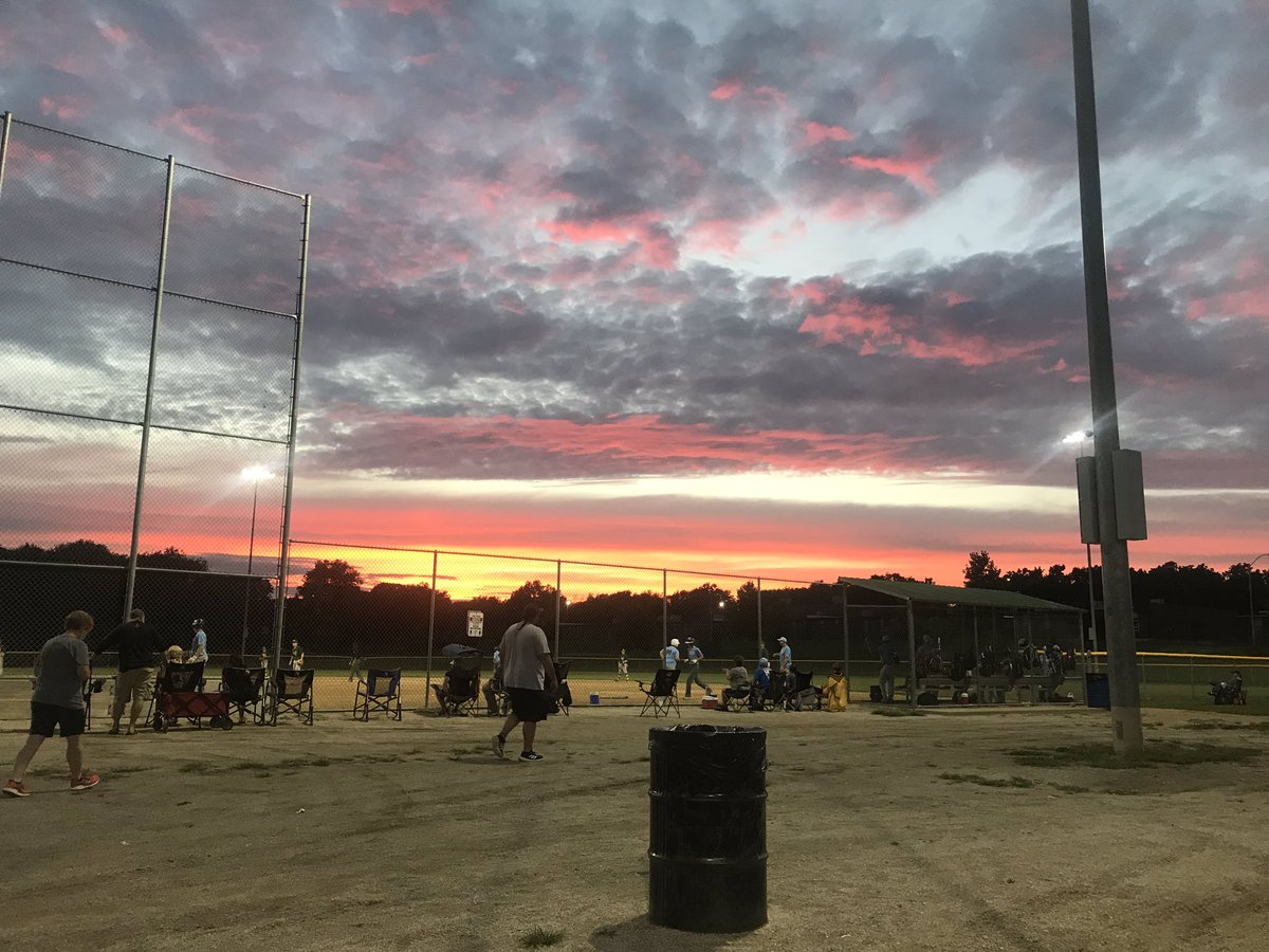 cruisen311carla's tweet photo. Baseball and sunsets... not a bad way to close out July! ❤️⚾️ #sunsetinjuly #hereiwashappy #baseballmom #KSsunsets https://t.co/4VBxJvxlvp