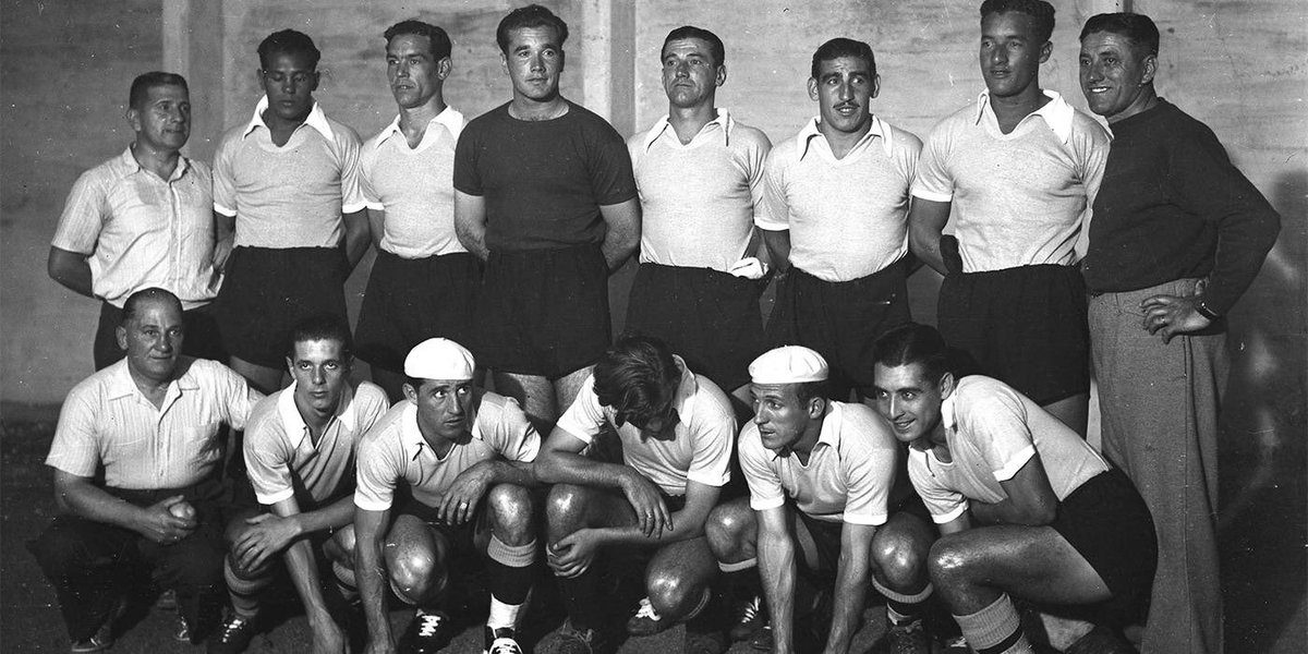 Julio 31, 1921 #RECUERDO
Nació en Isla de Flores entre Médanos y Vázquez en Montevideo, Luis Ernesto Castro. “Mandrake” jugó en Nacional, River Plate(Arg) y Defensor. Ganó la Copa América 1942 y jugó el Mundial de Suiza 1954(4to puesto). Era puntero derecho.
